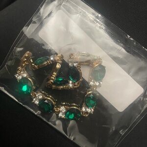 Elegant Gold and Green Gemstone Bracelet